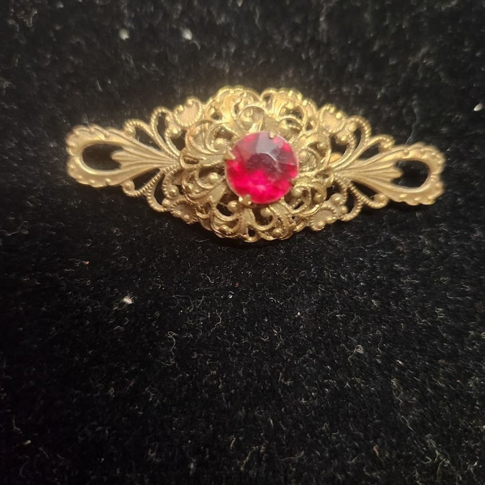 Vintage Filigree Brass Bar Pin Brooch Red Cab‎